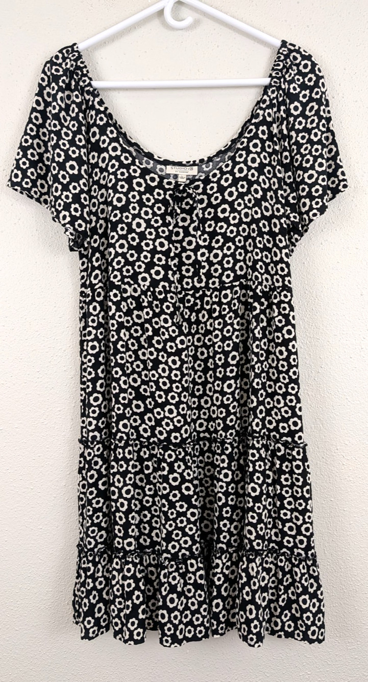 Studio B by Bobeau sz L Fit & Flare Dress black & white floral print ss 1232